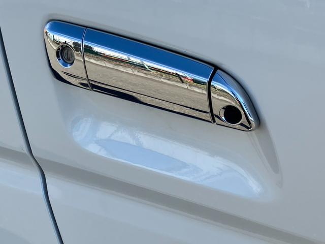 ハイエースバン スーパーＧＬ　ダークプライムＩＩ　４ＷＤ／寒冷地仕様／ナビＴＶ／バックカメラ／ＥＴＣ／パノラミックビューモニター／デジタルインナーミラー／フロントスポイラー／１６ｉｎアルミ／シートカバー／ＬＥＤヘッドライト／床張りキット／ベッドキット（35枚目）