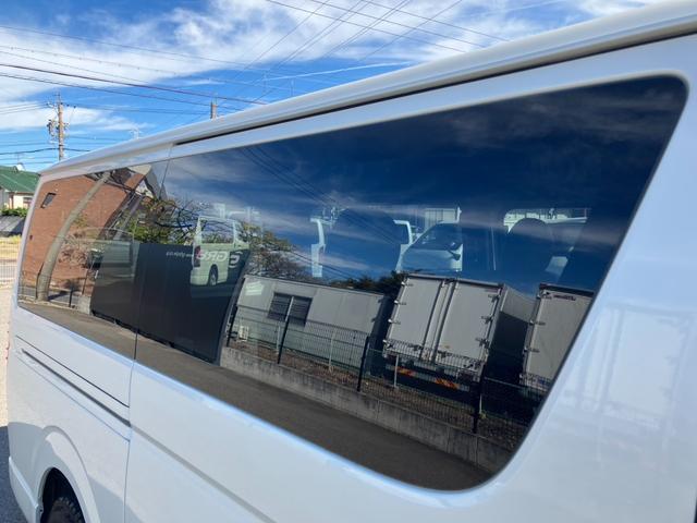 ハイエースバン スーパーＧＬ　ダークプライムＩＩ　４ＷＤ／寒冷地仕様／ナビＴＶ／バックカメラ／ＥＴＣ／パノラミックビューモニター／デジタルインナーミラー／フロントスポイラー／１６ｉｎアルミ／シートカバー／ＬＥＤヘッドライト／床張りキット／ベッドキット（36枚目）