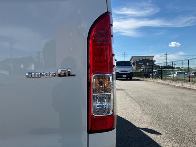 ハイエースバン スーパーＧＬ　ダークプライムＩＩ　４ＷＤ／寒冷地仕様／ナビＴＶ／バックカメラ／ＥＴＣ／パノラミックビューモニター／デジタルインナーミラー／フロントスポイラー／１６ｉｎアルミ／シートカバー／ＬＥＤヘッドライト／床張りキット／ベッドキット（41枚目）