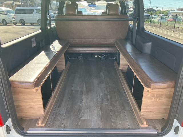 ハイエースバン スーパーＧＬ　ダークプライムＩＩ　４ＷＤ／寒冷地仕様／ナビＴＶ／バックカメラ／ＥＴＣ／パノラミックビューモニター／デジタルインナーミラー／フロントスポイラー／１６ｉｎアルミ／シートカバー／ＬＥＤヘッドライト／床張りキット／ベッドキット（59枚目）