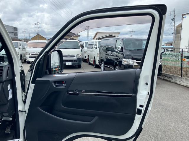 ハイエースバン スーパーGL ダークプライムII 4WD/ナビTV/Bカメラ/ETC/スマートキー/AC100V電源/セーフティセンス/15インチアルミ/LEDヘッドライト/フォグライト/リア小窓付きスライドドア/クリアランスソナー/オートハイビーム(42枚目)