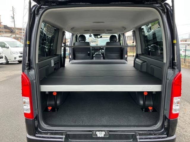 ハイエースバン スーパーGL ダークプライム ナビTV/バックカメラ/ETC/フリップダウンモニター/トヨタセーフティーセンス/レーンデパーチャーアラート/オートハイビーム/LEDヘッドライト/AC100V電源/スマートキー/ベッドキット(4枚目)