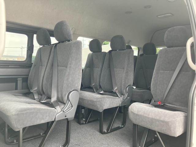 ハイエースワゴン グランドキャビン 登録済未使用車/4WD/4列10人乗り/デジタルインナーミラー/パノラミックビューモニター/パワースライドドア/LEDヘッドライト/スマートキー/トヨタセーフティーセンス/LEDフォグ(19枚目)