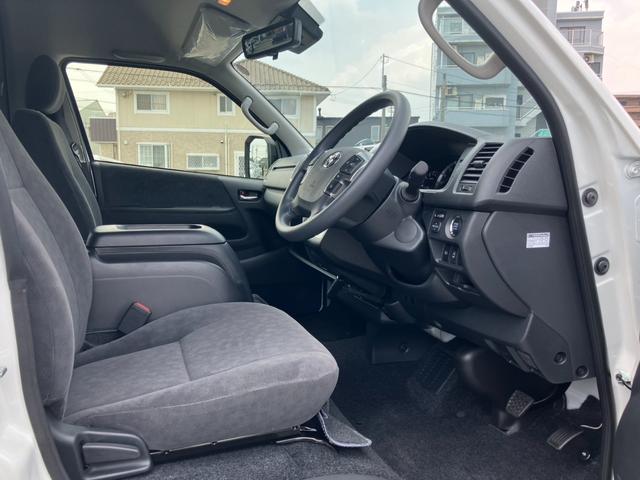 ハイエースワゴン グランドキャビン 登録済未使用車/4WD/4列10人乗り/デジタルインナーミラー/パノラミックビューモニター/パワースライドドア/LEDヘッドライト/スマートキー/トヨタセーフティーセンス/LEDフォグ(43枚目)