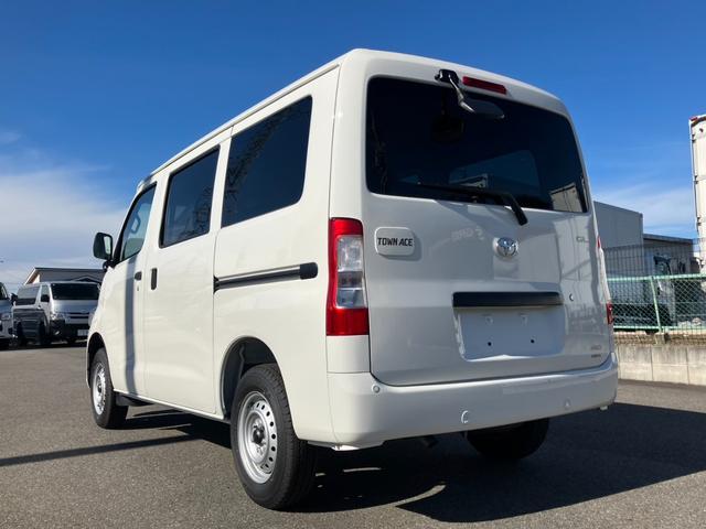 タウンエースバン GL 4WD/トヨタセーフティセンス/コーナーセンサー/アイドリングストップ/キーレスエントリー/Wエアバッグ/パワーウインドウ/横滑り防止装置/ヘッドライトレベライザー/純正ホイール/登録済未使用車(12枚目)
