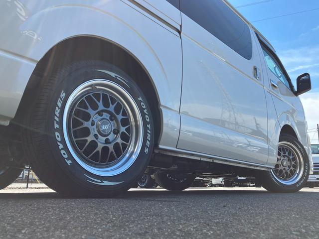 ハイエースバン ロングワイドスーパーGL ダークプライムII 1オーナー/ナビTV/Bカメラ/パノラミックビューM/デジタルインナーミラー/両側電動スライドドア/モデリスタフロントスポイラー/17インチAW/LEDヘッドライト/LEDフォグ(26枚目)