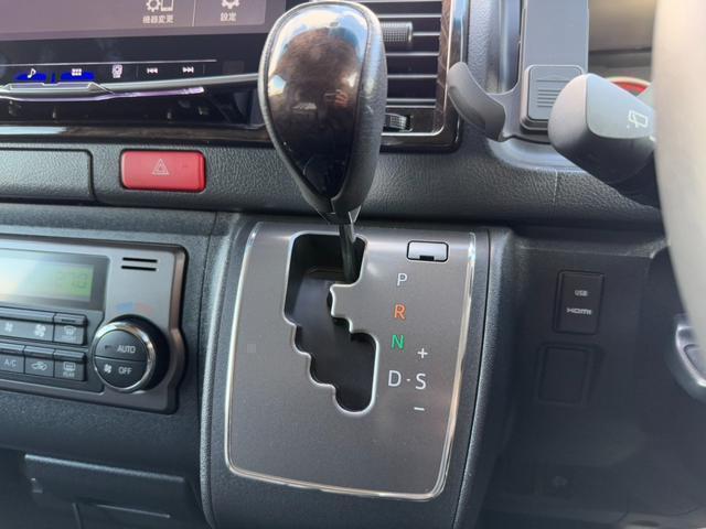 ハイエースバン スーパーGL ダークプライム 4WD/ALPINE BIGDA/ALPINEデジタルインナーミラー/ETC/ESSEXフロントスポイラー/サイドステップ/リアライナー/16inアルミ/ローダウン/LEDテール/ベッドキット(56枚目)