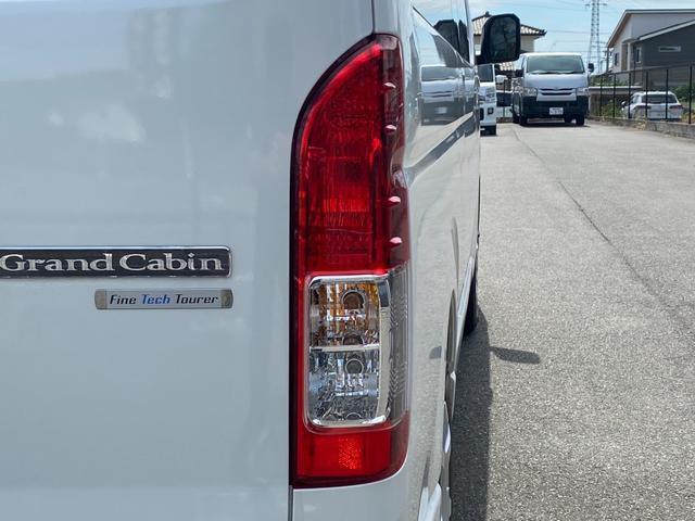 ハイエースワゴン グランドキャビン　ファインテックツアラー／登録済未使用車／ＡＬＰＩＮＥ　ＢＩＧＸ／ＨＤＭＩ／フリップダウンモニター／１０人乗り／デジタルインナＭ／パノラミックビューＭ／電動スライドドア／ＬＥＤフォグライト／スマートキー（40枚目）