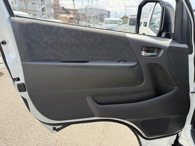 ハイエースワゴン ＧＬ　新車未登録／ＡＬＰＩＮＥ　ＢＩＧＸ／ＨＤＭＩ／フリップダウンモニター／ルーフスピーカー／パノラミックビューＭ／デジタルインナーＭ／パワースライドドア／ローダウン／フロントスポイラー／１６ｉｎアルミ（44枚目）