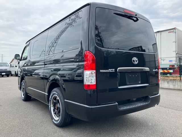 ハイエースバン スーパーGL ダークプライムII PanasonicフローティングナビTV/バックカメラ/ETC/AC100V電源/GR8センターコンソール/フロントスポイラー/16インチアルミホイール/LEDヘッドライト/トヨタセーフティーセンス(12枚目)