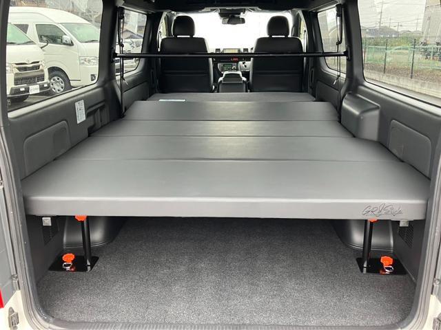 ハイエースバン スーパーGL ダークプライムII ナビTV/Bカメラ/ETC/両側パワースライドドア/ステアリングスイッチ/LEDヘッドライト/トヨタセーフティーセンス/スマートキ&プッシュスタート/Wエアバック/LEDルームランプ/新品ベッドキット(4枚目)