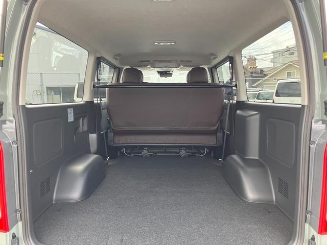 ハイエースバン ロングスーパーＧＬ　アースカラーパッケージ　新車未登録／ＡＬＰＩＮＥ　ＢＩＧＸ／ＨＤＭＩ／Ｂカメラ／フリップダウンモニター／デジタルインナーＭ／パノラミックビューＭ／両側電動スライドドア／クリアランスソナー／ＬＥＤヘッド（20枚目）