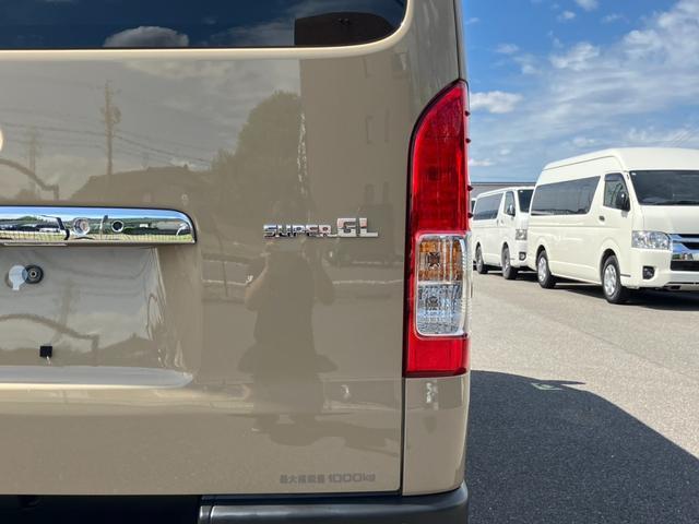 ハイエースバン ロングスーパーＧＬ　アースカラーパッケージ　未登録新車／４ＷＤ／両側パワースライドドア／パノラミックビューモニター／デジタルインナーミラー／クリアランスソナー／ＬＥＤヘッドライト／スマートキー／ＡＣ１００Ｖ電源（36枚目）