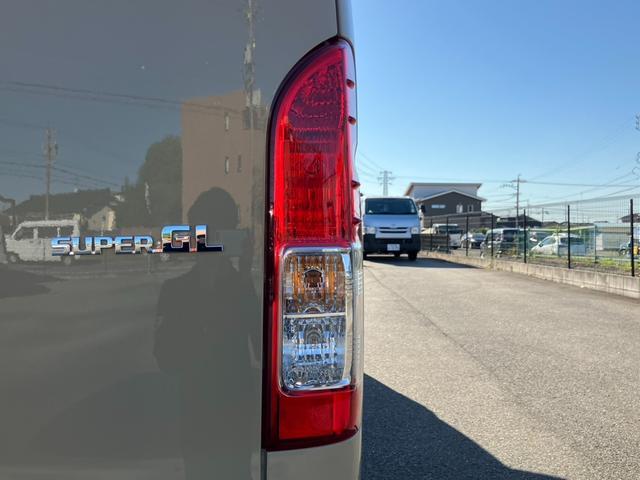 ハイエースバン ロングスーパーＧＬ　新車未登録／アースカラーＰＫＧ／ＡＬＰＩＮＥ　ＢＩＧＸ／ＨＤＭＩ／ＥＴＣ／Ｂカメラ／両側電動スライドドア／パノラミックビューＭ／デジタルインナーＭ／ＪＡＯＳバンパーガード／１６ｉｎＡＷ／ベッドキット（39枚目）