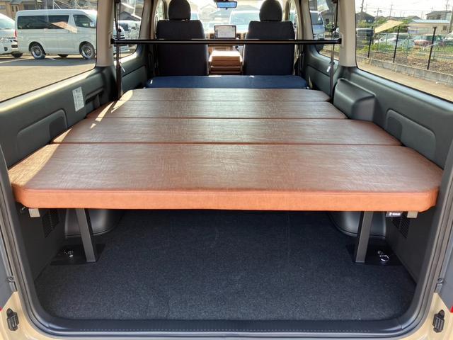 ハイエースバン ロングスーパーＧＬ　新車未登録／アースカラーＰＫＧ／ＡＬＰＩＮＥ　ＢＩＧＸ／ＨＤＭＩ／ＥＴＣ／Ｂカメラ／両側電動スライドドア／パノラミックビューＭ／デジタルインナーＭ／ＪＡＯＳバンパーガード／１６ｉｎＡＷ／ベッドキット（60枚目）