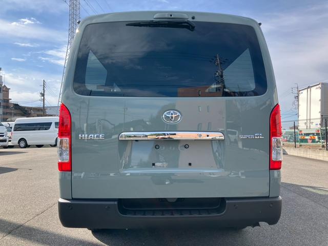 ハイエースバン ロングスーパーGL アースカラーパッケージ 登録済未使用車/寒冷地仕様/デジタルインナM/パノラミックビューM/両側電動スライドドア/クリアランスソナー/LEDヘッドライト/AC100V電源/20周年記念スカッフプレート(22枚目)