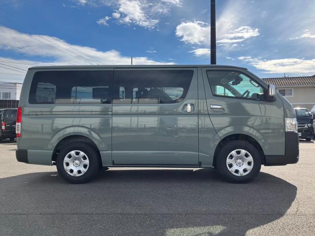ハイエースバン ロングスーパーGL アースカラーパッケージ 登録済未使用車/寒冷地仕様/デジタルインナM/パノラミックビューM/両側電動スライドドア/クリアランスソナー/LEDヘッドライト/AC100V電源/20周年記念スカッフプレート(23枚目)
