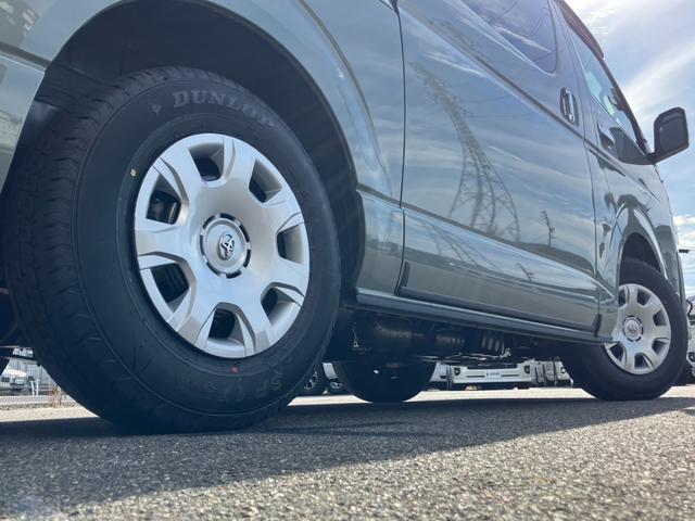 ハイエースバン ロングスーパーGL アースカラーパッケージ 登録済未使用車/寒冷地仕様/デジタルインナM/パノラミックビューM/両側電動スライドドア/クリアランスソナー/LEDヘッドライト/AC100V電源/20周年記念スカッフプレート(26枚目)