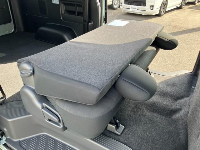 ハイエースバン ロングスーパーGL アースカラーパッケージ 登録済未使用車/寒冷地仕様/デジタルインナM/パノラミックビューM/両側電動スライドドア/クリアランスソナー/LEDヘッドライト/AC100V電源/20周年記念スカッフプレート(61枚目)