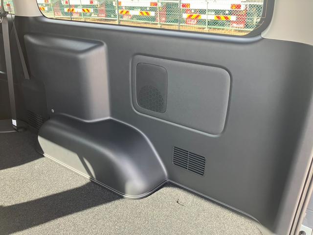 ハイエースバン ロングスーパーGL アースカラーパッケージ 登録済未使用車/寒冷地仕様/デジタルインナM/パノラミックビューM/両側電動スライドドア/クリアランスソナー/LEDヘッドライト/AC100V電源/20周年記念スカッフプレート(65枚目)