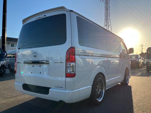 ハイエースバン スーパーＧＬ　ダークプライムＩＩ　１オーナー／ナビＴＶ／バックカメラ／ＥＴＣ／パノラミックビューモニター／デジタルインナーミラー／インナーブラックヘッドライト／フロントスポイラー／ＡＣ１００Ｖ電源／１８ｉｎアルミ／ベッドキット（11枚目）