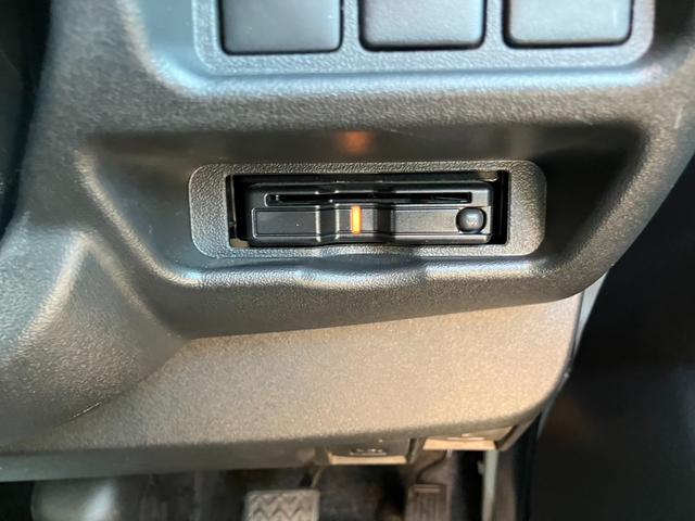 ハイエースバン スーパーＧＬ　ダークプライムＩＩ　１オーナー／ナビＴＶ／バックカメラ／ＥＴＣ／パノラミックビューモニター／デジタルインナーミラー／インナーブラックヘッドライト／フロントスポイラー／ＡＣ１００Ｖ電源／１８ｉｎアルミ／ベッドキット（60枚目）