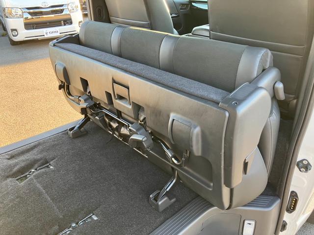 ハイエースバン スーパーＧＬ　ダークプライムＩＩ　１オーナー／ナビＴＶ／バックカメラ／ＥＴＣ／パノラミックビューモニター／デジタルインナーミラー／インナーブラックヘッドライト／フロントスポイラー／ＡＣ１００Ｖ電源／１８ｉｎアルミ／ベッドキット（64枚目）