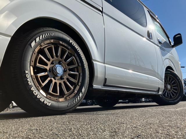 ハイエースバン スーパーGL ダークプライムII ナビTV/バックカメラ/ETC/両側パワースライドドア/17インチアルミ/ローダウン/大型コンソールボックス/デジタルインナーミラー/AC100V電源/トヨタセーフティーセンス/ベッドキット(26枚目)