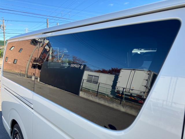 ハイエースバン スーパーGL ダークプライムII ナビTV/バックカメラ/ETC/両側パワースライドドア/17インチアルミ/ローダウン/大型コンソールボックス/デジタルインナーミラー/AC100V電源/トヨタセーフティーセンス/ベッドキット(36枚目)