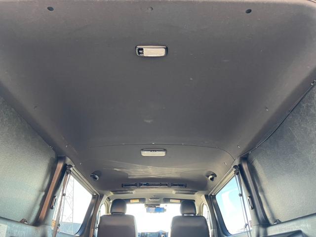ハイエースバン スーパーGL ダークプライムII ナビTV/バックカメラ/ETC/両側パワースライドドア/17インチアルミ/ローダウン/大型コンソールボックス/デジタルインナーミラー/AC100V電源/トヨタセーフティーセンス/ベッドキット(60枚目)