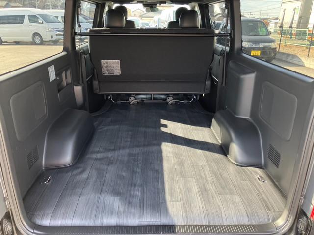 ハイエースバン スーパーGL ダークプライムII 4WD/1オーナー/ナビTV/バックカメラ/ETC/パノラミックビューモニター/モデリスタフルエアロ/17インチアルミ/LEDヘッドライト/カーゴマット/AC100V電源/カップホルダー(20枚目)