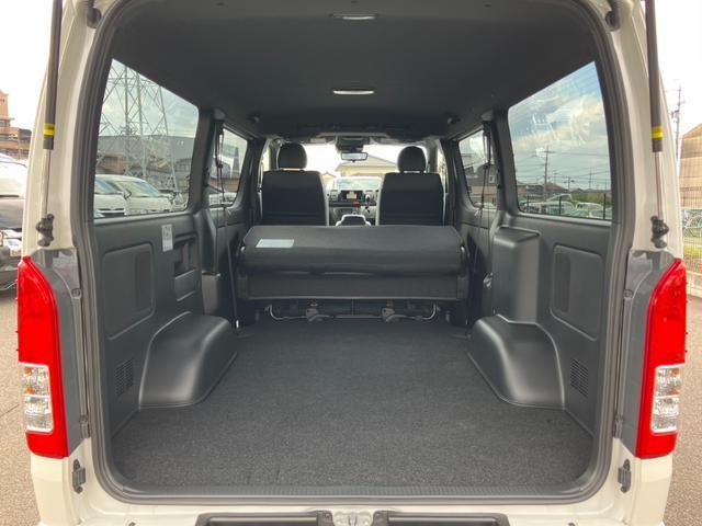 ハイエースバン ロングスーパーGL ダークプライムS 20thアニバーサリー/両側パワースライドドア/バックカメラ内臓デジタルインナーミラー/助手席エアバッグ/LEDヘッドライト/AC100Vアクセサリー/トヨタセーフティセンス/専用アブソーバー/(20枚目)