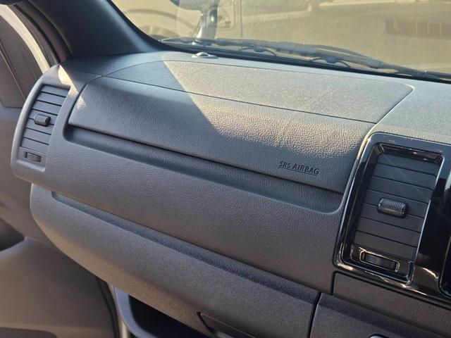 ハイエースバン ロングスーパーGL ダークプライムS 20thアニバーサリー/両側パワースライドドア/バックカメラ内臓デジタルインナーミラー/助手席エアバッグ/LEDヘッドライト/AC100Vアクセサリー/トヨタセーフティセンス/専用アブソーバー/(49枚目)