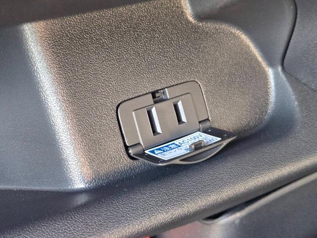 ハイエースバン ロングスーパーGL ダークプライムS 20thアニバーサリー/両側パワースライドドア/バックカメラ内臓デジタルインナーミラー/助手席エアバッグ/LEDヘッドライト/AC100Vアクセサリー/トヨタセーフティセンス/専用アブソーバー/(50枚目)