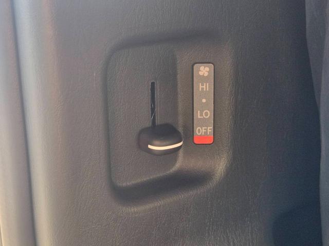 ハイエースバン ロングスーパーGL ダークプライムS 20thアニバーサリー/両側パワースライドドア/バックカメラ内臓デジタルインナーミラー/助手席エアバッグ/LEDヘッドライト/AC100Vアクセサリー/トヨタセーフティセンス/専用アブソーバー/(53枚目)