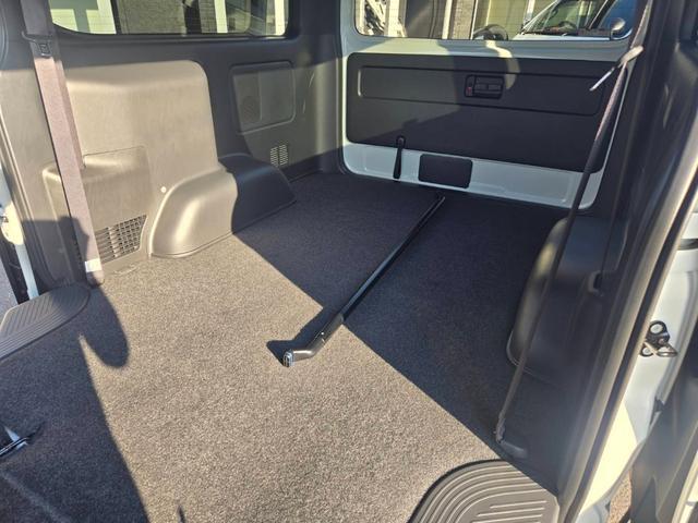 ハイエースバン ロングスーパーGL ダークプライムS 20thアニバーサリー/両側パワースライドドア/バックカメラ内臓デジタルインナーミラー/助手席エアバッグ/LEDヘッドライト/AC100Vアクセサリー/トヨタセーフティセンス/専用アブソーバー/(57枚目)