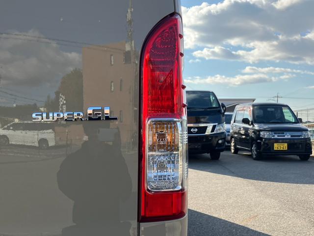 ハイエースバン ロングスーパーGL アースカラーパッケージ 登録済未使用車/パノラミックビューM/デジタルインナーM/両側パワースライドドア/クリアランスソナー/スマートキ/LEDヘッドライト/AC100V電源/トヨタセーフティーセンス(42枚目)