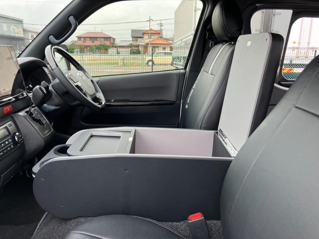 ハイエースバン スーパーGL ダークプライムII ALPINE BIGDA/Bカメラ/HDMI/ETC/トヨタセーフティーセンス/LEDヘッドライト/GR8フロントスポイラー/ESSEX18inアルミ/センターコンソール/シートカバー/ベッドキット(55枚目)