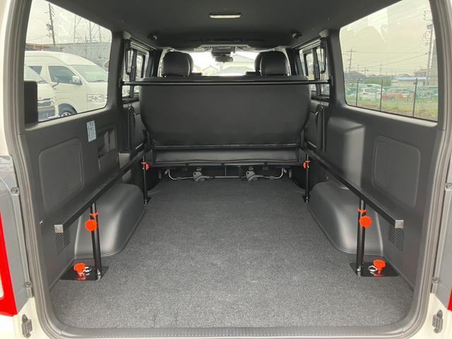 ハイエースバン スーパーGL ダークプライムII ALPINE BIGDA/Bカメラ/HDMI/ETC/トヨタセーフティーセンス/LEDヘッドライト/GR8フロントスポイラー/ESSEX18inアルミ/センターコンソール/シートカバー/ベッドキット(64枚目)