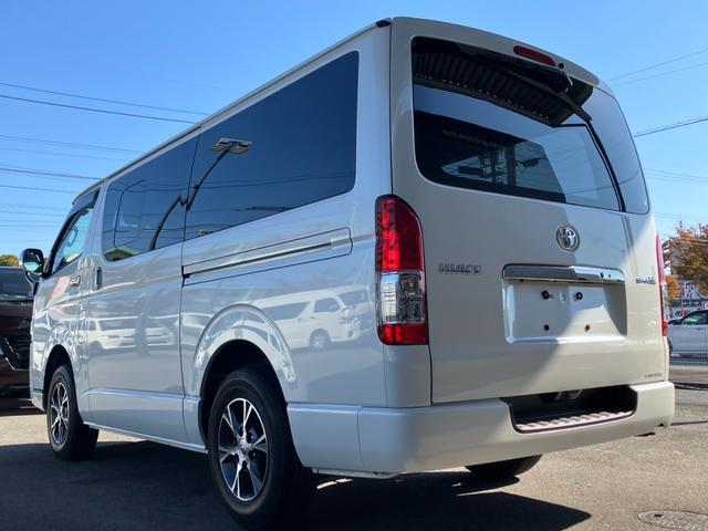 ハイエースバン スーパーGL ダークプライムII 4WD/BIG-Xナビ/Bカメラ/ETC/純正アルミ/LEDヘッドライト/スマートキー&プッシュスタート/サイドバイザー/Wエアバッグ/AC100V電源/セーフティセンス/スライドドア小窓あり!(12枚目)