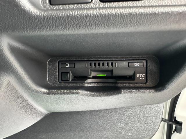 ハイエースバン スーパーGL ダークプライムII 4WD/BIG-Xナビ/Bカメラ/ETC/純正アルミ/LEDヘッドライト/スマートキー&プッシュスタート/サイドバイザー/Wエアバッグ/AC100V電源/セーフティセンス/スライドドア小窓あり!(18枚目)