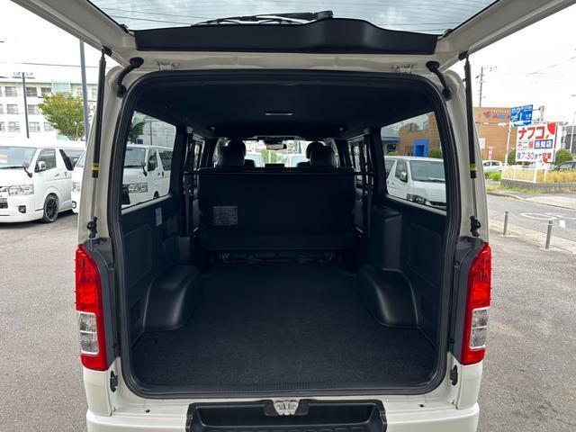 ハイエースバン スーパーGL ダークプライムII 4WD/BIG-Xナビ/Bカメラ/ETC/純正アルミ/LEDヘッドライト/スマートキー&プッシュスタート/サイドバイザー/Wエアバッグ/AC100V電源/セーフティセンス/スライドドア小窓あり!(20枚目)