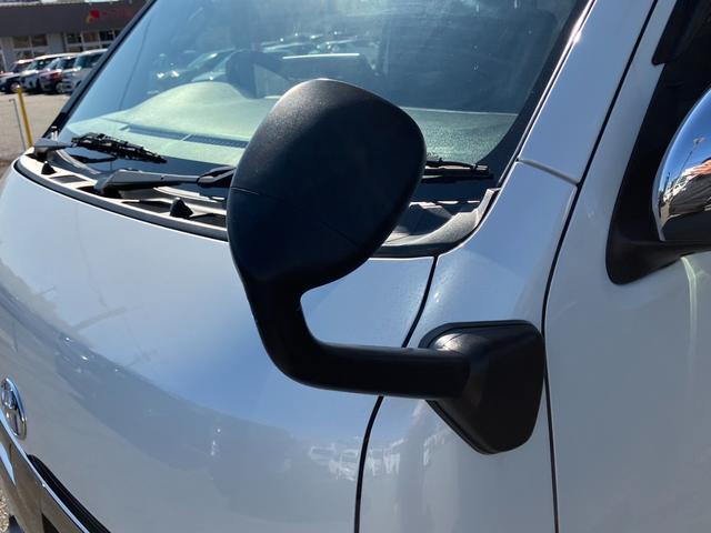 ハイエースバン スーパーGL ダークプライムII 4WD/BIG-Xナビ/Bカメラ/ETC/純正アルミ/LEDヘッドライト/スマートキー&プッシュスタート/サイドバイザー/Wエアバッグ/AC100V電源/セーフティセンス/スライドドア小窓あり!(25枚目)