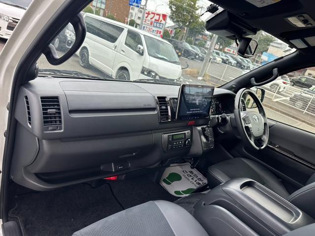 ハイエースバン スーパーGL ダークプライムII 4WD/BIG-Xナビ/Bカメラ/ETC/純正アルミ/LEDヘッドライト/スマートキー&プッシュスタート/サイドバイザー/Wエアバッグ/AC100V電源/セーフティセンス/スライドドア小窓あり!(44枚目)