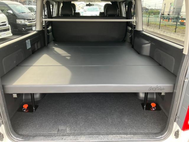 ハイエースバン スーパーGL ダークプライム 1オーナー/ナビTV/Bluetoothバックカメラ/ETC/AC100V電源/フロントスポイラー/16inアルミホイール/LEDヘッドライト/スマートキー/センターカーテン/新品ベッドキット(4枚目)