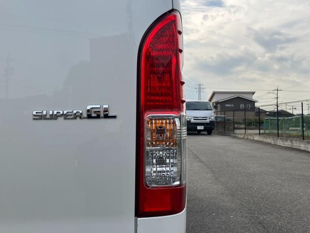 ハイエースバン スーパーGL ダークプライム 1オーナー/ナビTV/Bluetoothバックカメラ/ETC/AC100V電源/フロントスポイラー/16inアルミホイール/LEDヘッドライト/スマートキー/センターカーテン/新品ベッドキット(38枚目)