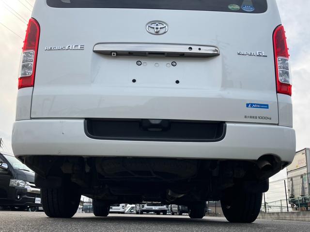 ハイエースバン スーパーGL ダークプライム 1オーナー/ナビTV/Bluetoothバックカメラ/ETC/AC100V電源/フロントスポイラー/16inアルミホイール/LEDヘッドライト/スマートキー/センターカーテン/新品ベッドキット(40枚目)