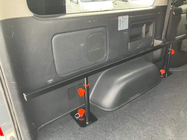 ハイエースバン スーパーGL ダークプライム 1オーナー/ナビTV/Bluetoothバックカメラ/ETC/AC100V電源/フロントスポイラー/16inアルミホイール/LEDヘッドライト/スマートキー/センターカーテン/新品ベッドキット(56枚目)