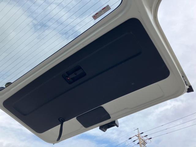 ハイエースバン スーパーGL ダークプライム 1オーナー/ナビTV/Bluetoothバックカメラ/ETC/AC100V電源/フロントスポイラー/16inアルミホイール/LEDヘッドライト/スマートキー/センターカーテン/新品ベッドキット(60枚目)