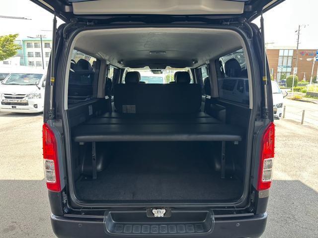 ハイエースバン スーパーGL ダークプライム GR8センターコンソール/ナビTV/バックカメラ/フリップダウンモニター/両側パワスラ/社外アルミ/ベッドキット(4枚目)